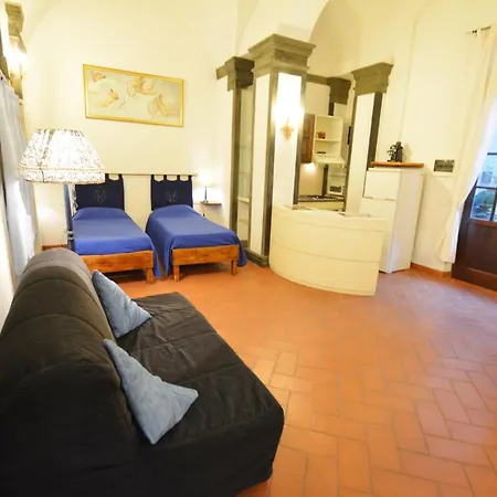 Unyca - Carriage House *