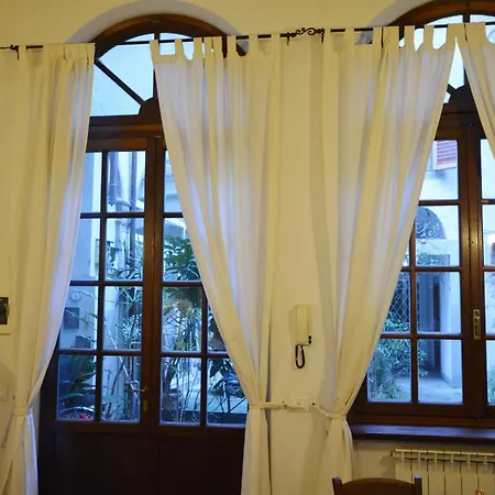 Unyca - Carriage House *