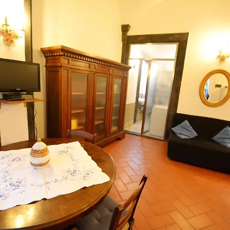 Unyca - Carriage House Apartman Firenze